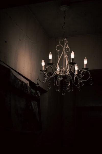 chandelier photo by Kanoko.A